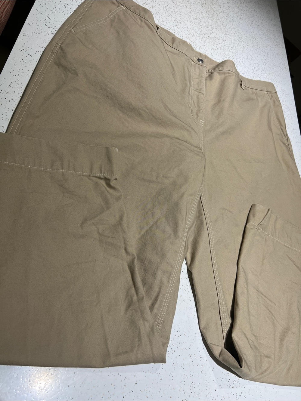 Four Utility Pant 04.09.V2.S6
Khaki 
100% Organic Cotton
Wide leg trouser